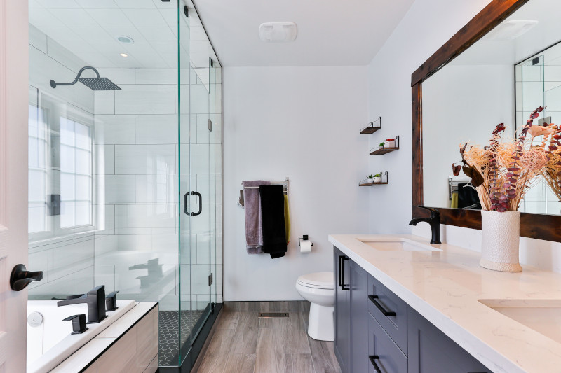 Dekoracja łazienki – pomysł na modne i estetyczne wnętrze