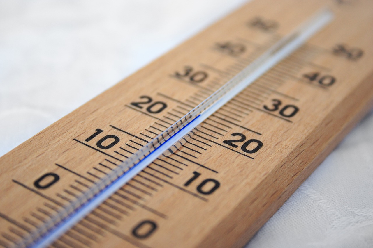 Jaka temperatura w domu? Kluczowe aspekty komfortu i oszczędności