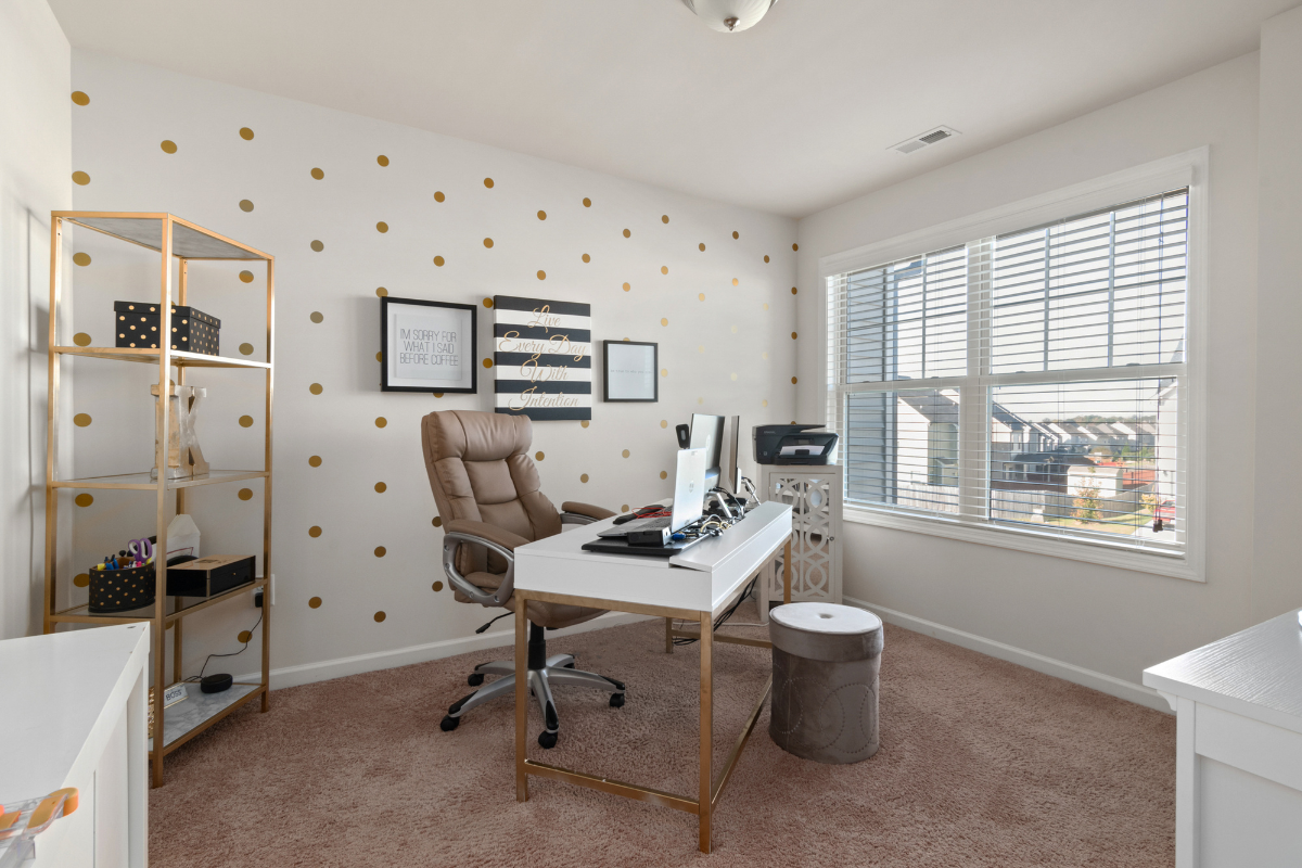 Jak urządzić stylowe i praktyczne biuro w domu?